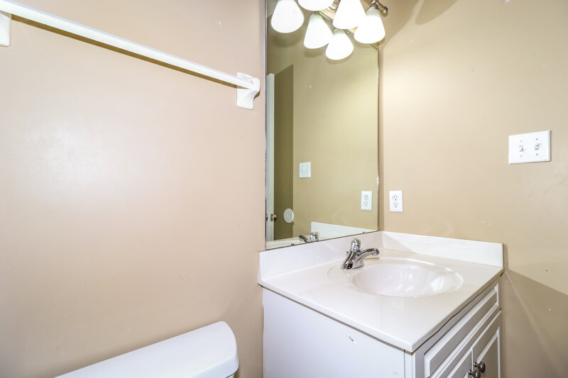 1,700/Mo, 8694 Macon Rd Cordova, TN 38018 Bathroom View