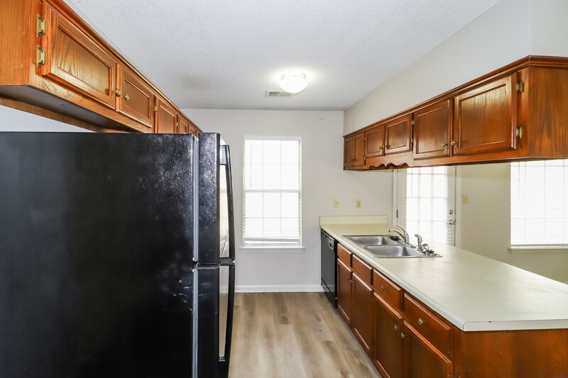 1,365/Mo, 7924 Annes Circle Cordova, TN 38018 Kitchen View 2