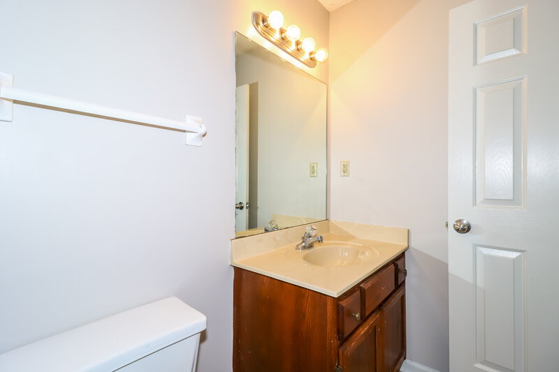 1,365/Mo, 7924 Annes Circle Cordova, TN 38018 Bathroom View