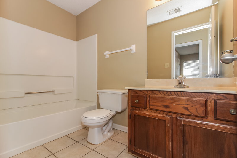 1,365/Mo, 7924 Annes Circle Cordova, TN 38018 Bathroom View 2
