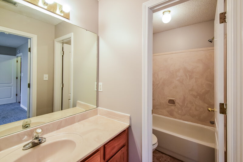 1,970/Mo, 10080 Cross Ridge Rd Cordova, TN 38018 Main Bathroom View