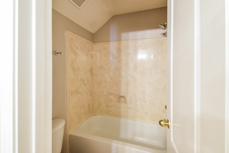 1,970/Mo, 10080 Cross Ridge Rd Cordova, TN 38018 Bathroom View