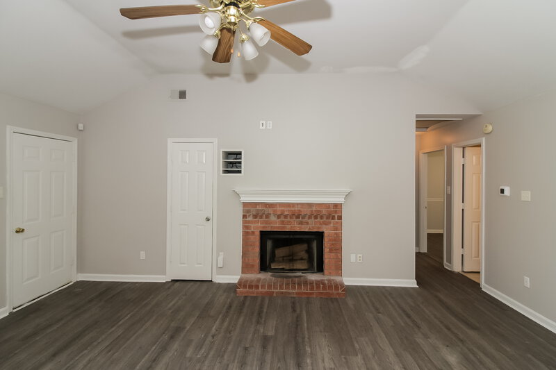 2,300/Mo, 6991 Presmond Rd Cordova, TN 38018 Living Room View
