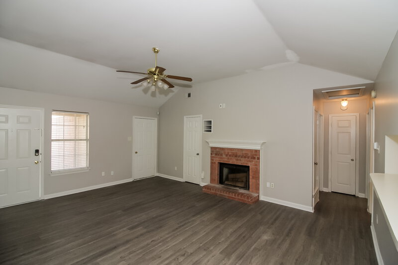 2,300/Mo, 6991 Presmond Rd Cordova, TN 38018 Living Room View 3