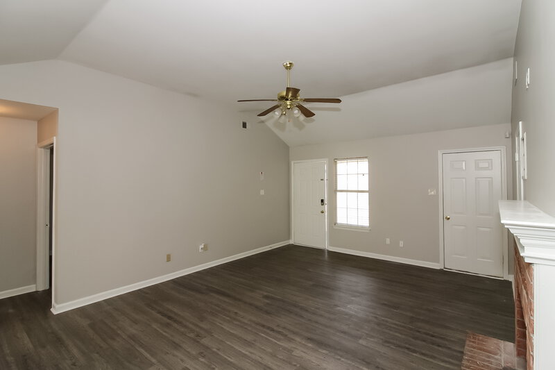 2,300/Mo, 6991 Presmond Rd Cordova, TN 38018 Living Room View 4