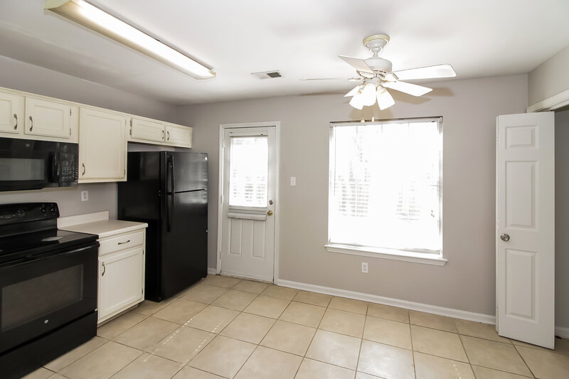 2,300/Mo, 6991 Presmond Rd Cordova, TN 38018 Kitchen View