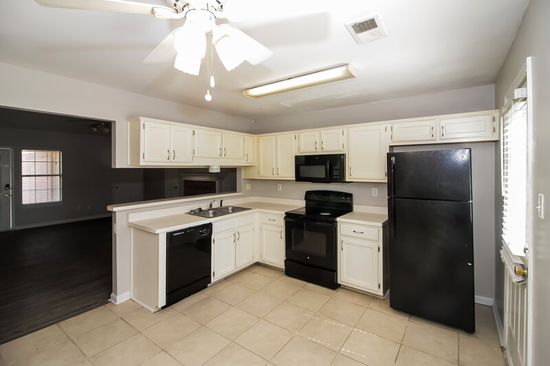 2,300/Mo, 6991 Presmond Rd Cordova, TN 38018 Kitchen View 2