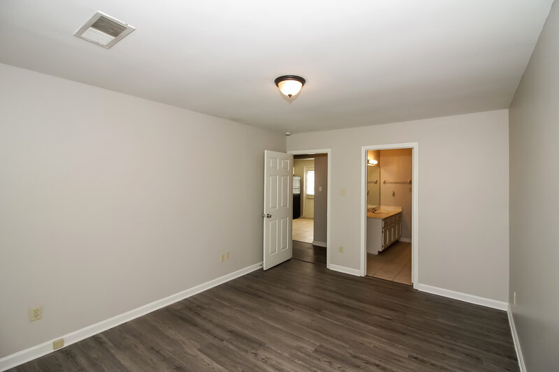 2,300/Mo, 6991 Presmond Rd Cordova, TN 38018 Main Bedroom View
