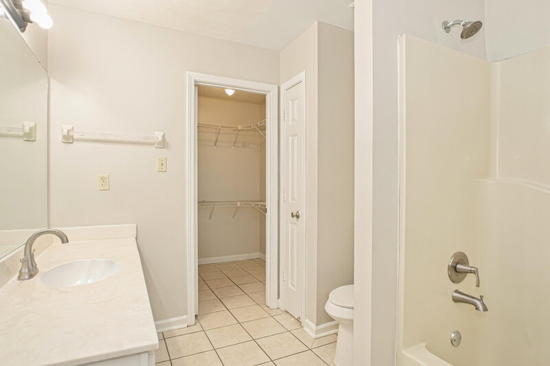 1,640/Mo, 6991 Presmond Rd Cordova, TN 38018 Primary Bathroom View