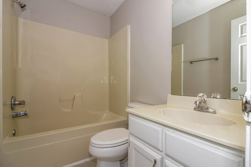 2,300/Mo, 6991 Presmond Rd Cordova, TN 38018 Bathroom View