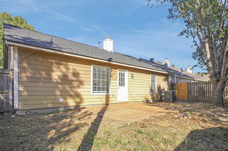 1,640/Mo, 6991 Presmond Rd Cordova, TN 38018 Rear View 2