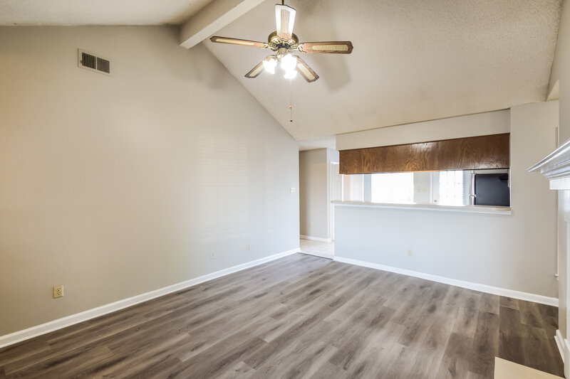 1,625/Mo, 6991 Raleigh Lagrange Rd Cordova, TN 38018 Living Room View 2