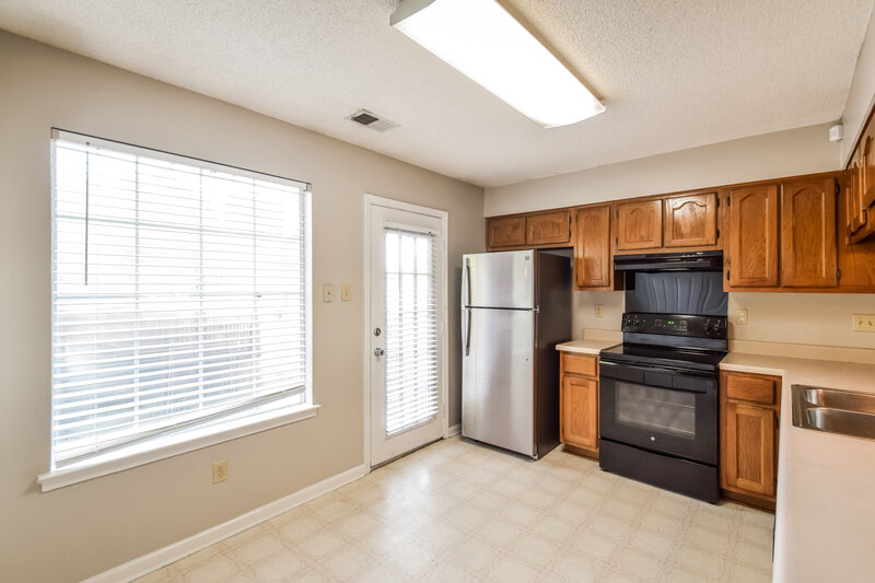 1,625/Mo, 6991 Raleigh Lagrange Rd Cordova, TN 38018 Kitchen View 2
