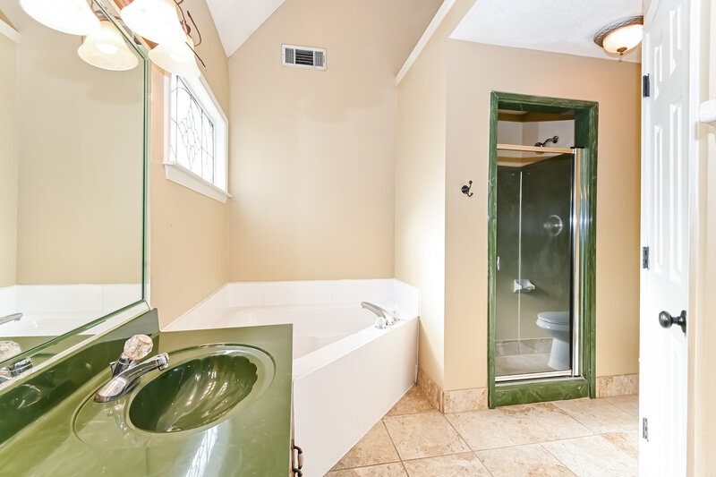 2,015/Mo, 1022 Appling Meadow Dr Cordova, TN 38018 Main Bathroom View