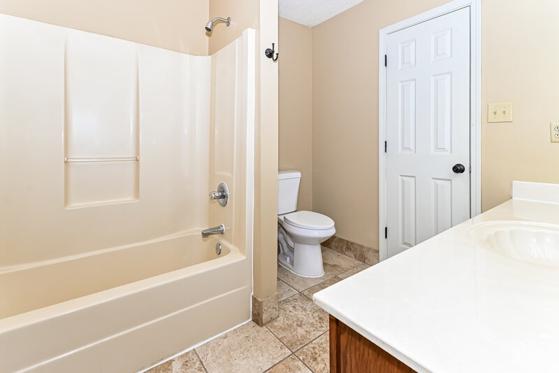 2,015/Mo, 1022 Appling Meadow Dr Cordova, TN 38018 Bathroom View