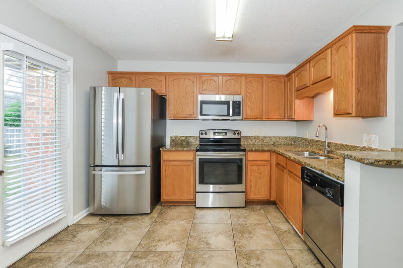 1,725/Mo, 10098 Cross Ridge Rd Cordova, TN 38018 Kitchen View 2