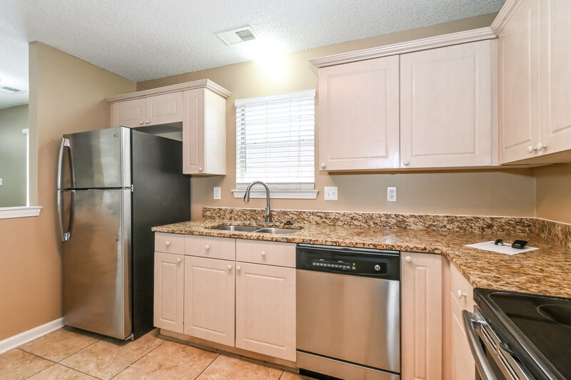 1,595/Mo, 7181 Charlton Way Cordova, TN 38018 Kitchen View 2