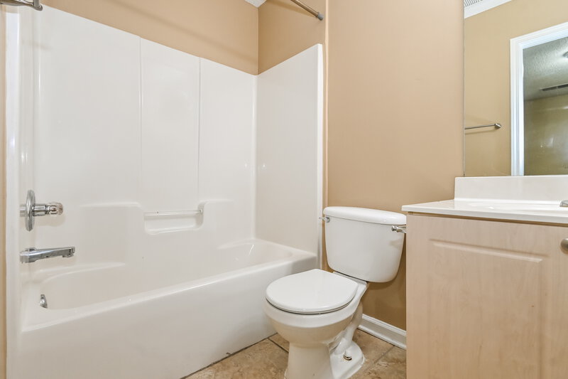 1,595/Mo, 7181 Charlton Way Cordova, TN 38018 Main Bathroom View