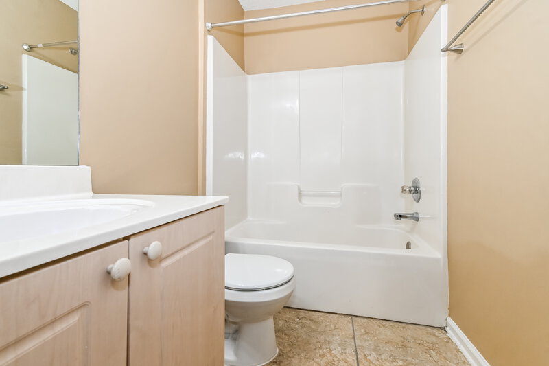 1,595/Mo, 7181 Charlton Way Cordova, TN 38018 Bathroom View