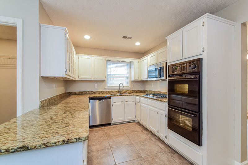 2,210/Mo, 8855 Bazemore Rd Cordova, TN 38018 Kitchen View