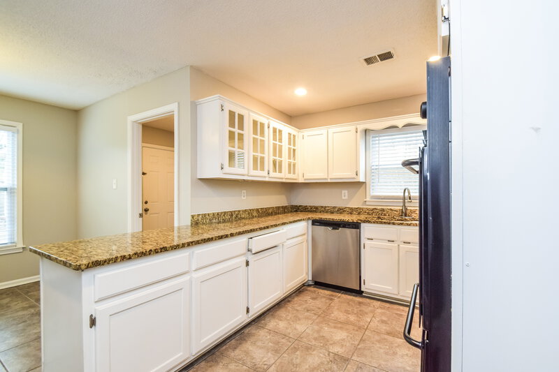 2,210/Mo, 8855 Bazemore Rd Cordova, TN 38018 Kitchen View 2