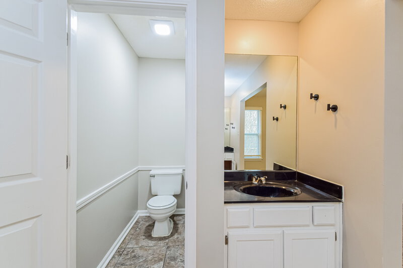 2,210/Mo, 8855 Bazemore Rd Cordova, TN 38018 Main Bathroom View