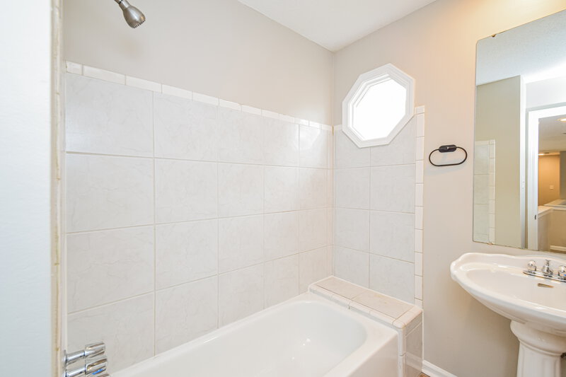 2,210/Mo, 8855 Bazemore Rd Cordova, TN 38018 Bathroom View 2