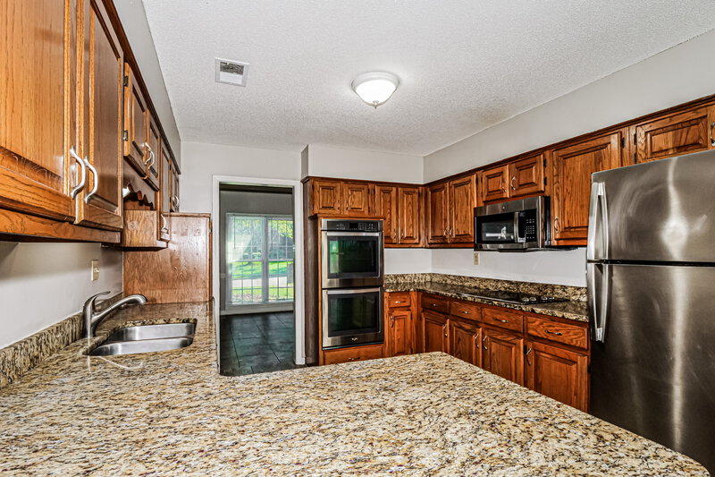 2,065/Mo, 85 Walnut Ridge Ln Cordova, TN 38018 Kitchen View