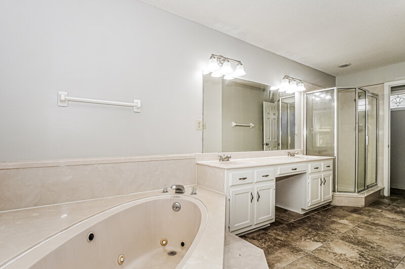 2,065/Mo, 85 Walnut Ridge Ln Cordova, TN 38018 Main Bathroom View