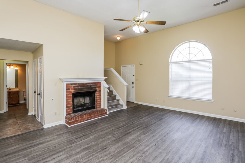 1,755/Mo, 1016 Lorena Cove Cordova, TN 38018 Living Room View 2