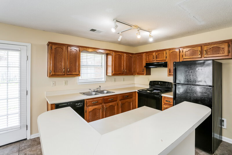 1,755/Mo, 1016 Lorena Cove Cordova, TN 38018 Kitchen View 2