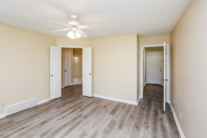 1,755/Mo, 1016 Lorena Cove Cordova, TN 38018 Main Bedroom View 2