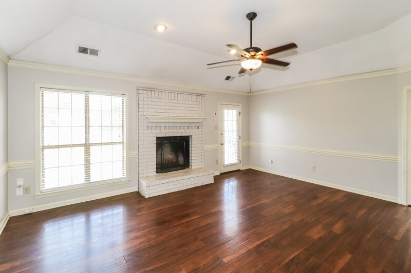 0/Mo, 1104 Fox Trace Cove Cordova, TN 38018 Living Room View
