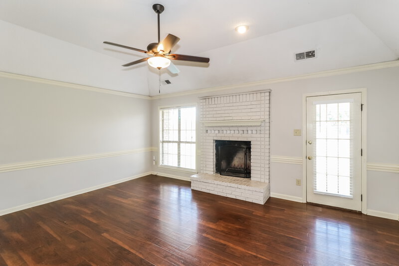 0/Mo, 1104 Fox Trace Cove Cordova, TN 38018 Living Room View 2