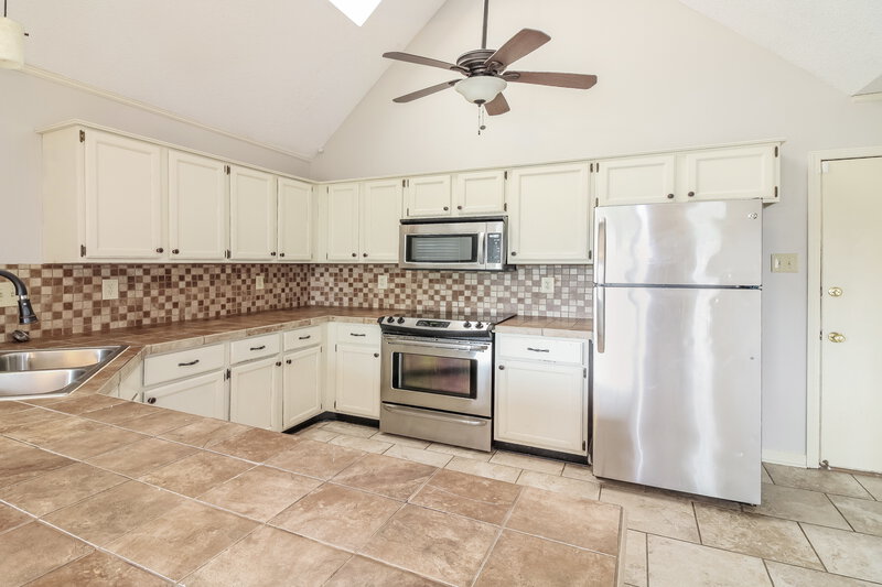 1,940/Mo, 1104 Fox Trace Cove Cordova, TN 38018 Kitchen View