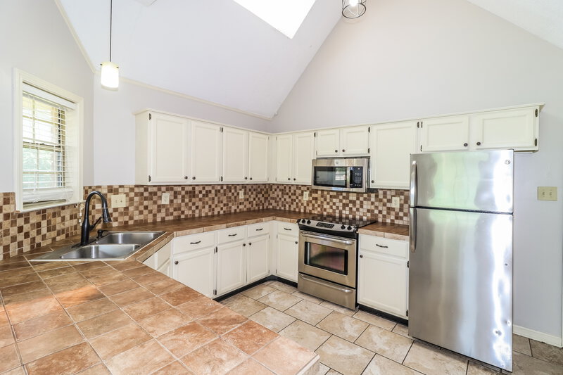 0/Mo, 1104 Fox Trace Cove Cordova, TN 38018 Kitchen View