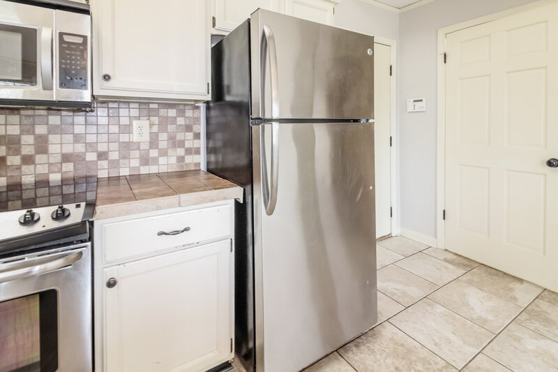1,940/Mo, 1104 Fox Trace Cove Cordova, TN 38018 Kitchen View 3
