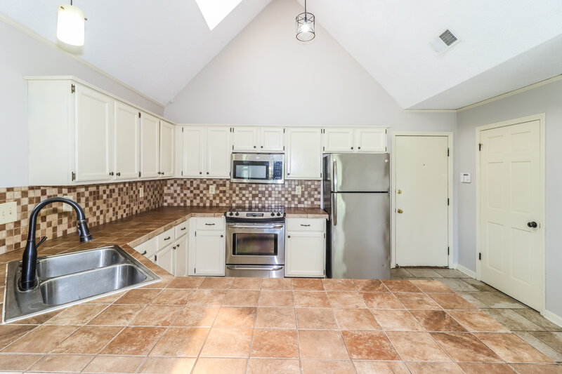 0/Mo, 1104 Fox Trace Cove Cordova, TN 38018 Kitchen View 2