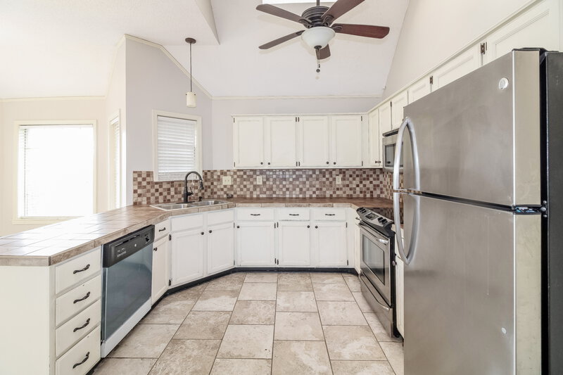 1,940/Mo, 1104 Fox Trace Cove Cordova, TN 38018 Kitchen View 4