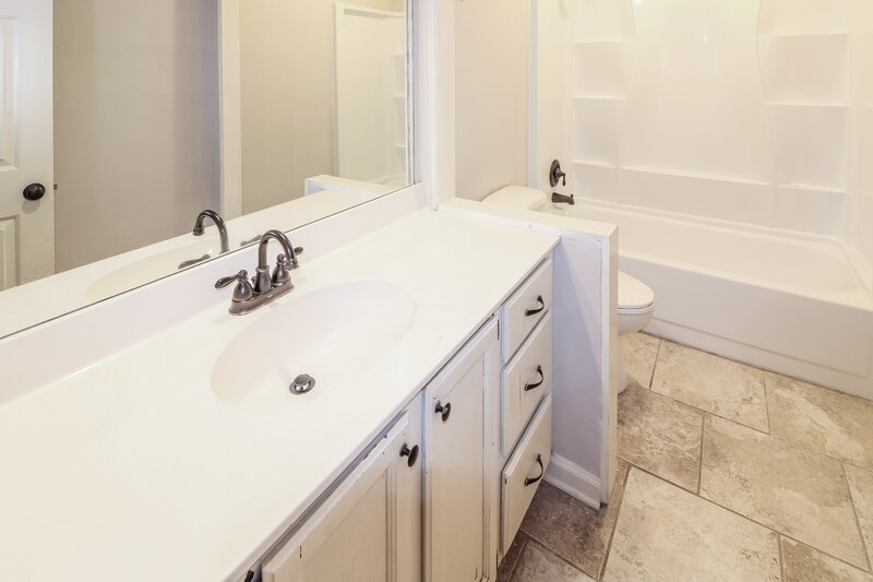 1,940/Mo, 1104 Fox Trace Cove Cordova, TN 38018 Bathroom View