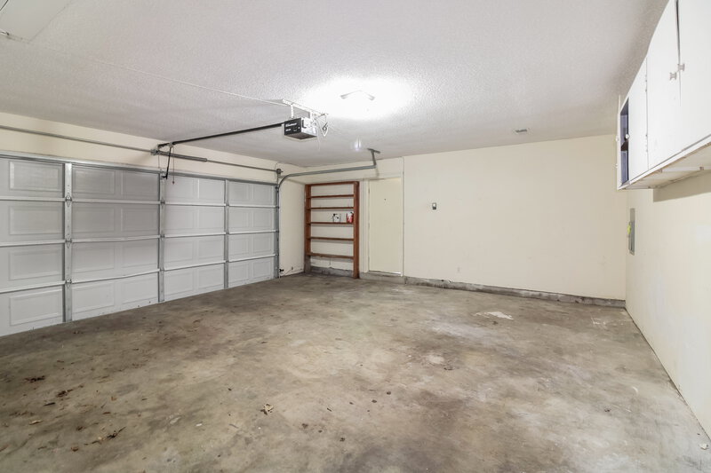 1,940/Mo, 1104 Fox Trace Cove Cordova, TN 38018 Garage View