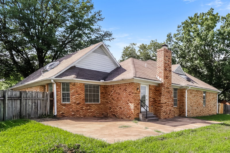 0/Mo, 1104 Fox Trace Cove Cordova, TN 38018 Rear View