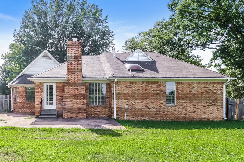 0/Mo, 1104 Fox Trace Cove Cordova, TN 38018 Rear View 2