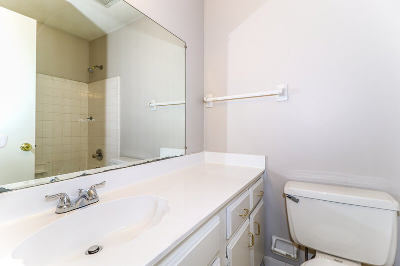 1,700/Mo, 4426 Spring Harbor Dr Millington, TN 38053 Main Bathroom View