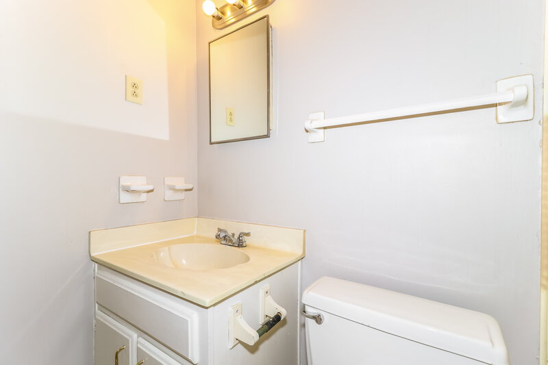 1,700/Mo, 4426 Spring Harbor Dr Millington, TN 38053 Bathroom View