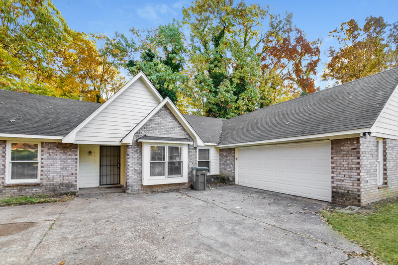 1,600/Mo, 4002 Wood Birch Cove Memphis, TN 38115 Front View