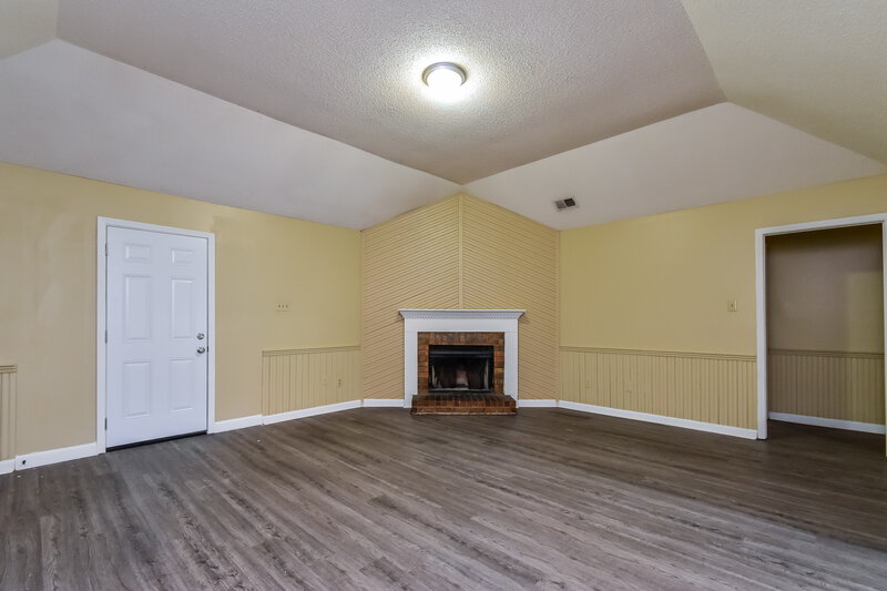 1,600/Mo, 4002 Wood Birch Cove Memphis, TN 38115 Living Room View