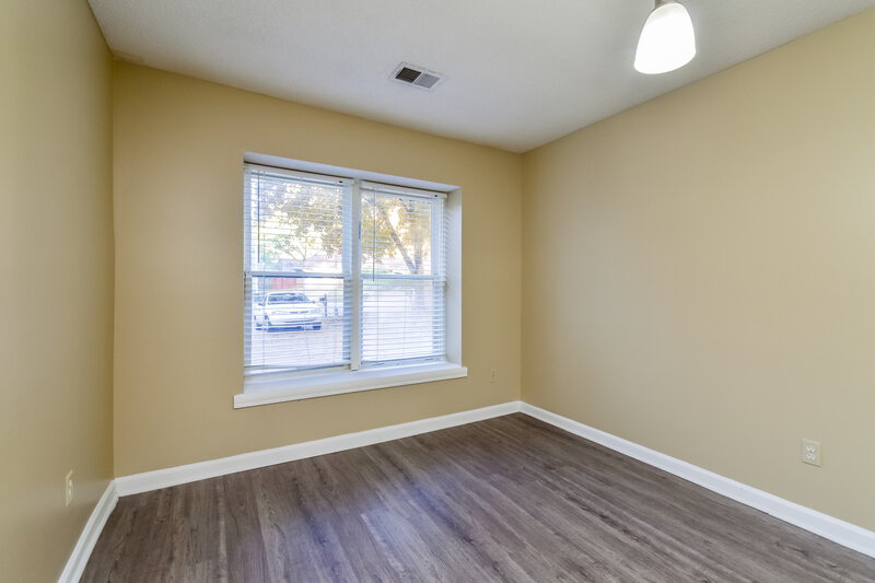 1,600/Mo, 4002 Wood Birch Cove Memphis, TN 38115 Dining Room View