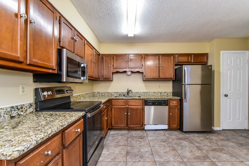 1,600/Mo, 4002 Wood Birch Cove Memphis, TN 38115 Kitchen View 2