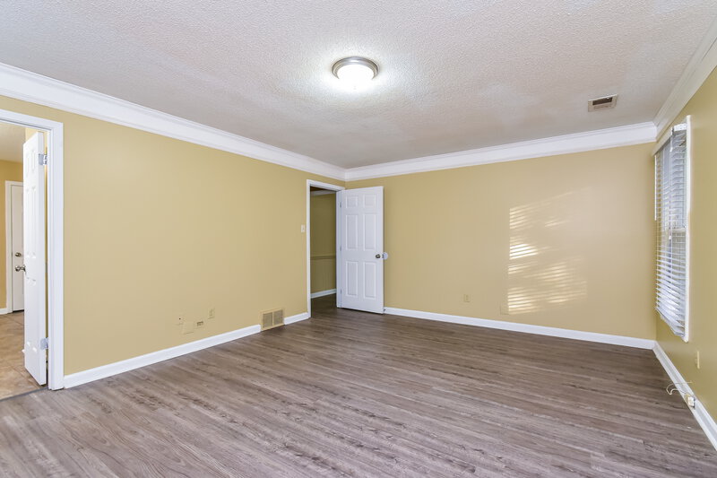 1,600/Mo, 4002 Wood Birch Cove Memphis, TN 38115 Main Bedroom View